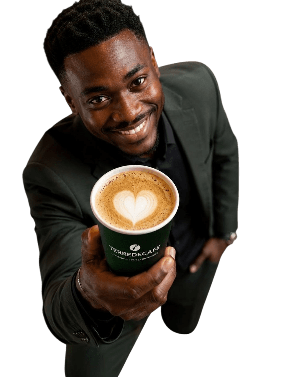 Homme présentant une tasse de café TERREDECAFE